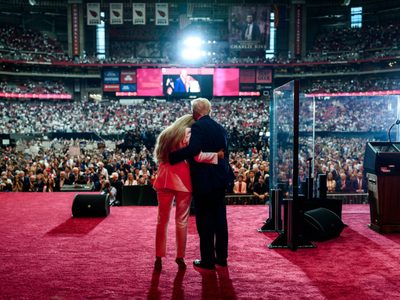 Trump e integrantes del movimiento MAGA rinden homenaje a Charlie Kirk