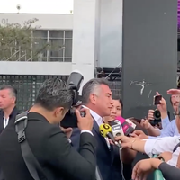 Abucheos e insultos contra Marko Cortés y “Alito” a su llegada al debate