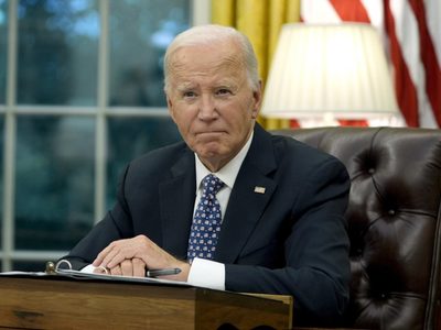 Trump ordena investigar si Biden usó una máquina de firmar para ocultar su “deterioro cognitivo”