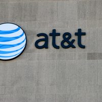 AT&T compra Time Warner en 80 mil millones de dólares