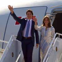 Justin Trudeau aterriza en el AIFA; AMLO, Gutiérrez Müller y Ebrard lo reciben