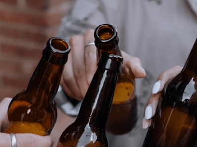 No tires las botellas de porrón: mirá cómo podés transformarlas en algo súper útil para tu cocina
