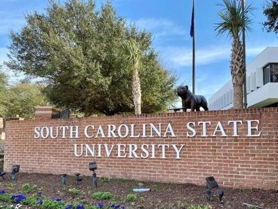Mueren dos personas en tiroteo en una residencia de una universidad en Carolina del Sur