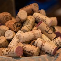 Con 2 corchos y una lata de cerveza o gaseosa, poné manos a la obra con esta idea súper genial para tu hogar