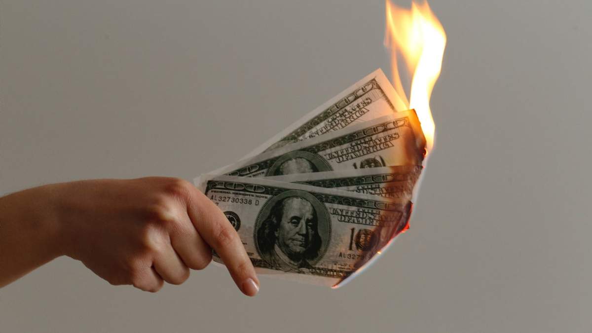 Dólar en llamas. Fuente: (Twitter)