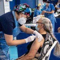 Chile, cada vez más cerca de empezar a aplicar una tercera dosis de refuerzo contra el coronavirus
