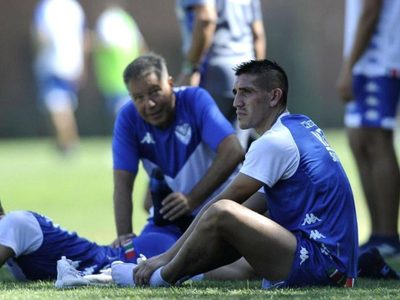 Vélez abrochó a Centurión y va por otra figura del fútbol argentino