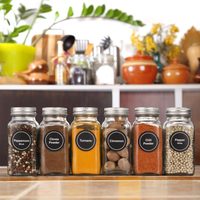 Si encontrás 3 botellas de vidrio que hagan juego, no las tires: creá estos fabulosos especieros con mucha onda