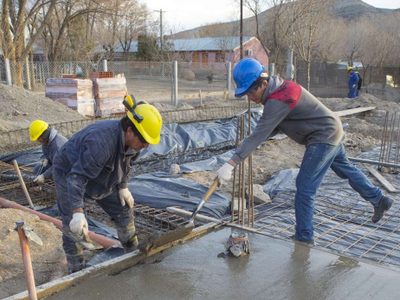 El salario de los trabajadores de la construcción en Neuquén aumentó un 17,3% en enero