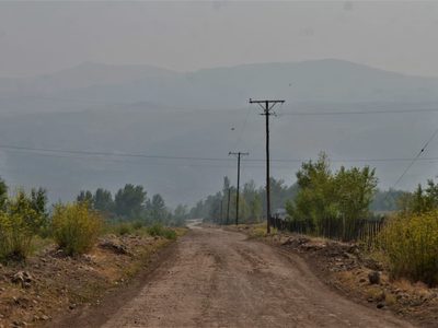 El humo de los incendios forestales en Chile cubre el cielo del norte neuquino