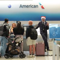 Operaciones de American Airlines se reanudan tras problema técnico que afectó vuelos en EU