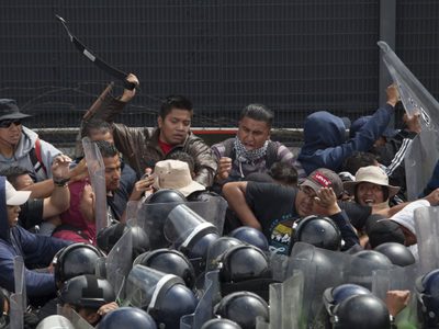 Federales retiran bloqueo en accesos al AICM; hubo 56 heridos y 9 retenidos