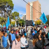 Organizaciones sociales se movilizaron en Neuquén e hicieron un corte en Casa de Gobierno