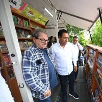 Feministas protestan durante visita de Paco Ignacio Taibo II a Chiapas