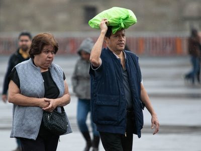 Vacaciones arrancan entre lluvias y calor: así impactarán de viernes a domingo en estas entidades