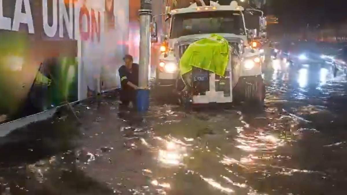 Inundación en Eje Central Lázaro Cárdenas