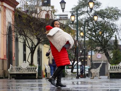 Lluvias fuertes, frío intenso, niebla y viento azotarán el miércoles a estas entidades