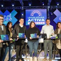 Expo Vocacional: Koopmann entregó equipamiento tecnológico para la UNCo