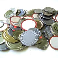 Si tenés tapas de latas y envases de plástico, no los tires, creá estos divinos centros de mesa
