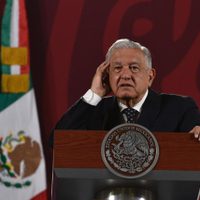 AMLO llama a banqueros a aprovechar la estabilidad macroeconómica para invertir en México