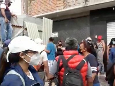 Detienen a un grupo de personas que repartía láminas y despensas a nombre del PRI en Ecatepec