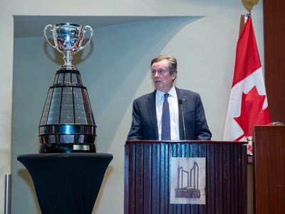 Tras revelación de infidelidad, alcalde de Toronto presenta su renuncia