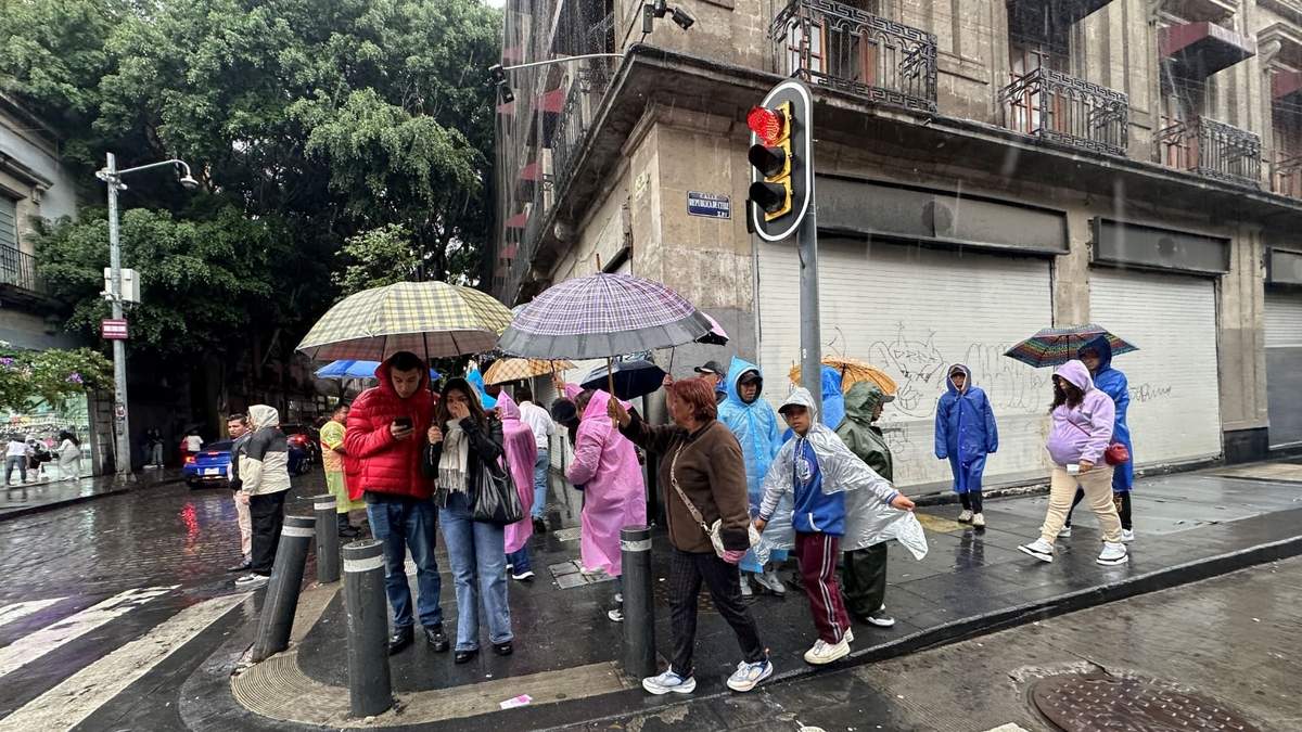 Probabilidad de chubascos con lluvias puntuales fuertes en la Ciudad de México este miércoles