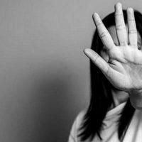 Imputan a un hombre por intento de femicidio tras atacar a su pareja en Villa La Angostura