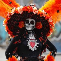 Catrinas encabezan el desfile de Día de Muertos con un millón 300 mil asistentes