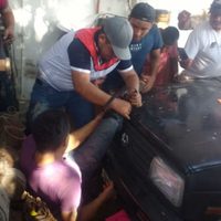 Manifestación contra marinos deja un herido y un vehículo oficial destruido en Ciudad Guzmán, Jalisco