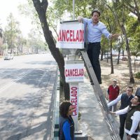 Senadores del PAN y Morena 'clausuran” cámaras de fotomultas