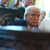 ¿En qué consiste la amenaza de Trump de imponer aranceles a países que proporcionen petróleo a Cuba?