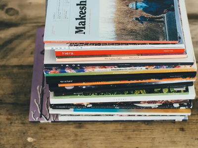 Desempolvá las revistas viejas que tenés en casa: creá este fabuloso adorno con efecto madera
