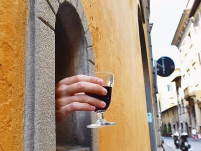Ventanas de vino: encuentro virtual sobre esta costumbre que volvió con la pandemia