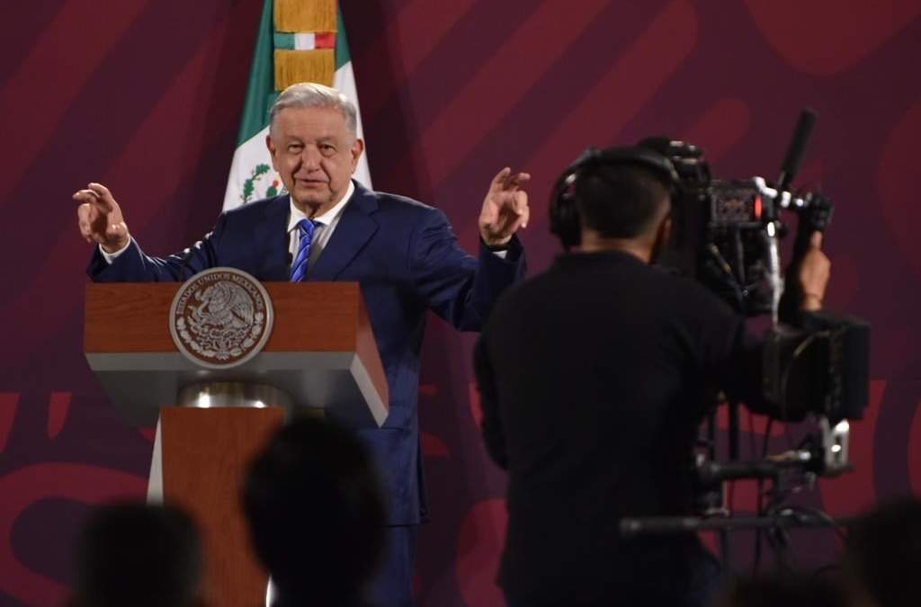 “Ya no voy a poder hablar de ningún político, ni de Salinas ni de Fox ni del PRIAN”, reprochó el presidente López Obrador