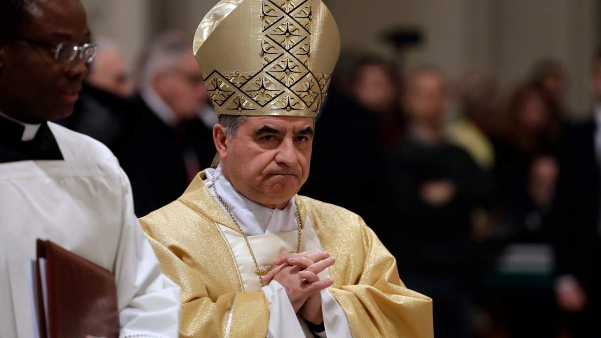 El cardenl Angelo Becciu