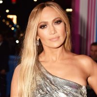 ¡OJO al marcapasos! Así pasa la cuarentena Jennifer López. ¡Por Dios!