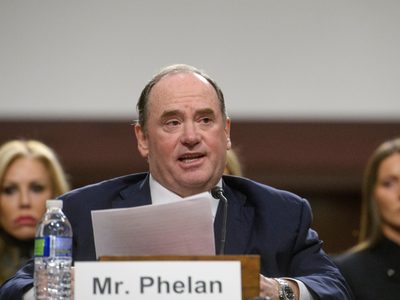 Nueva baja en el gabinete de Trump: el secretario de Marina deja su cargo