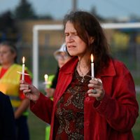 Suman cuatro los muertos por tiroteo e incendio en iglesia mormona de Michigan; abaten a agresor