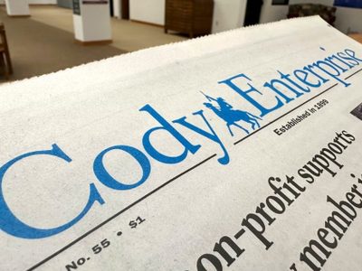 Reportero renuncia tras descubrirse que usaba IA para hacer sus notas