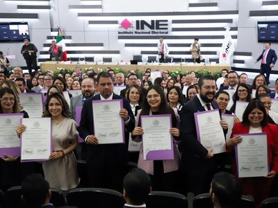 INE entrega constancias de mayoría a magistrados; Taddei vuelve a elogiar la elección judicial