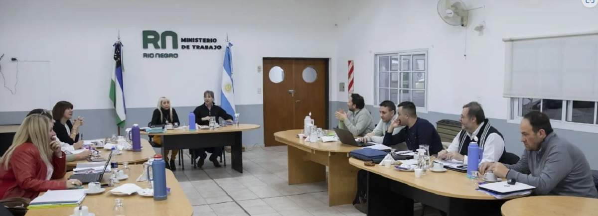 UNTER y representantes del Gobierno provincial. Fuente Prensa Gobierno Río Negro