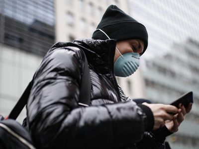 El gobierno vigilará a los que vengan del exterior con una aplicación en el celular. ¿Autoritarismo?