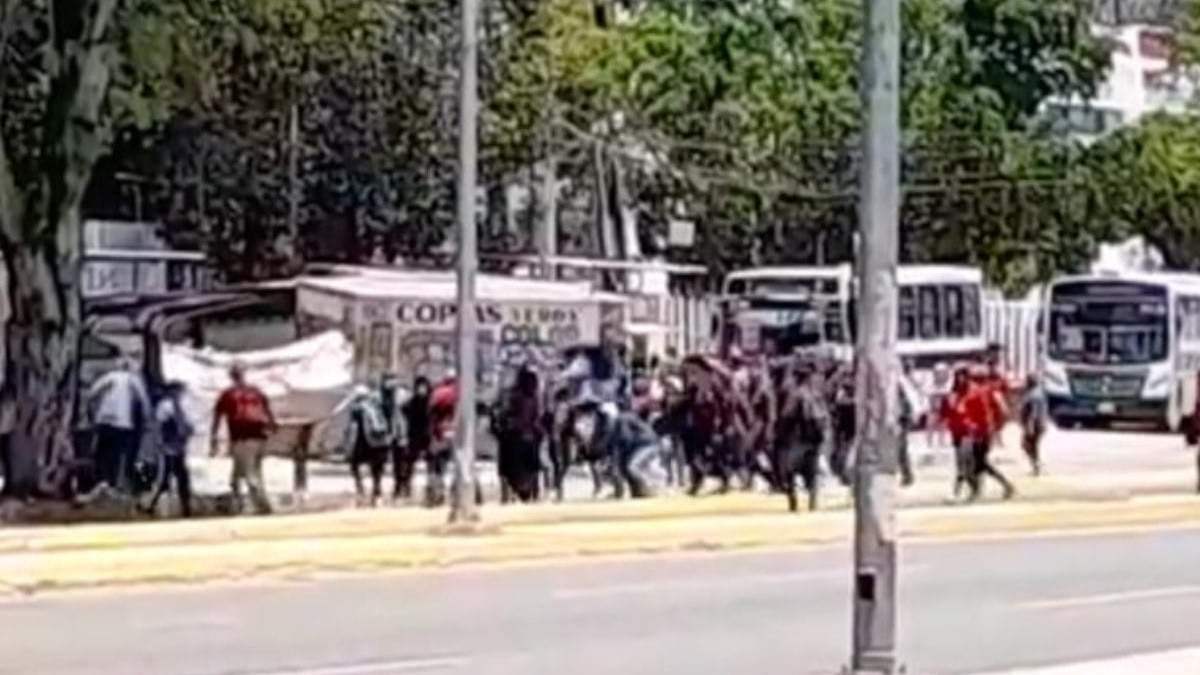 Agresión a reporteros por parte de normalistas, en Oaxaca
