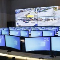 Gutiérrez y Gaido visitaron la renovada sala de monitoreo de videoseguridad del COP