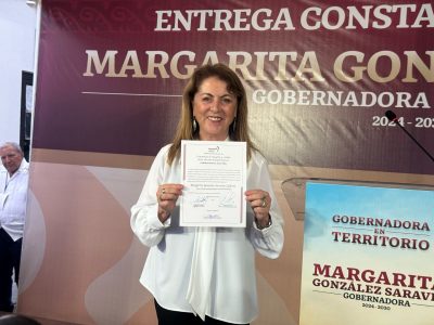 La morenista Margarita González Saravia recibe su constancia de mayoría