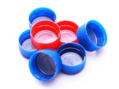 Si tenés tapas de gaseosas vacías, no las tires: creá esto tan original para entretener a los más pequeños en casa