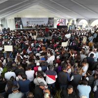 Manifestantes interrumpen discurso de Sheinbaum durante su visita al Hospital General en Tulancingo