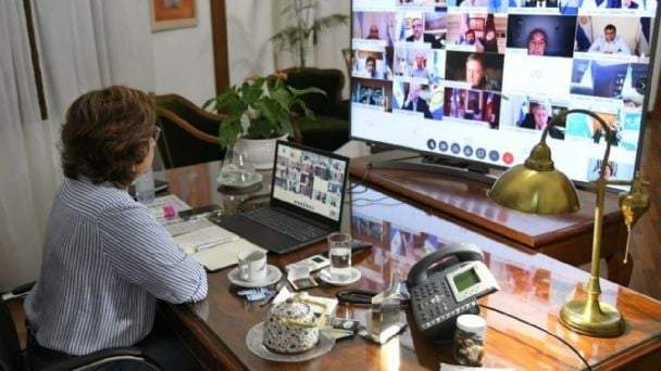 Arabela Carreras por teleconferencia. Fuente: (Twitter)