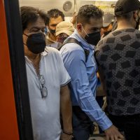 Usuarios del Metro denuncian que convoy avanzó 12 estaciones sin abrir las puertas